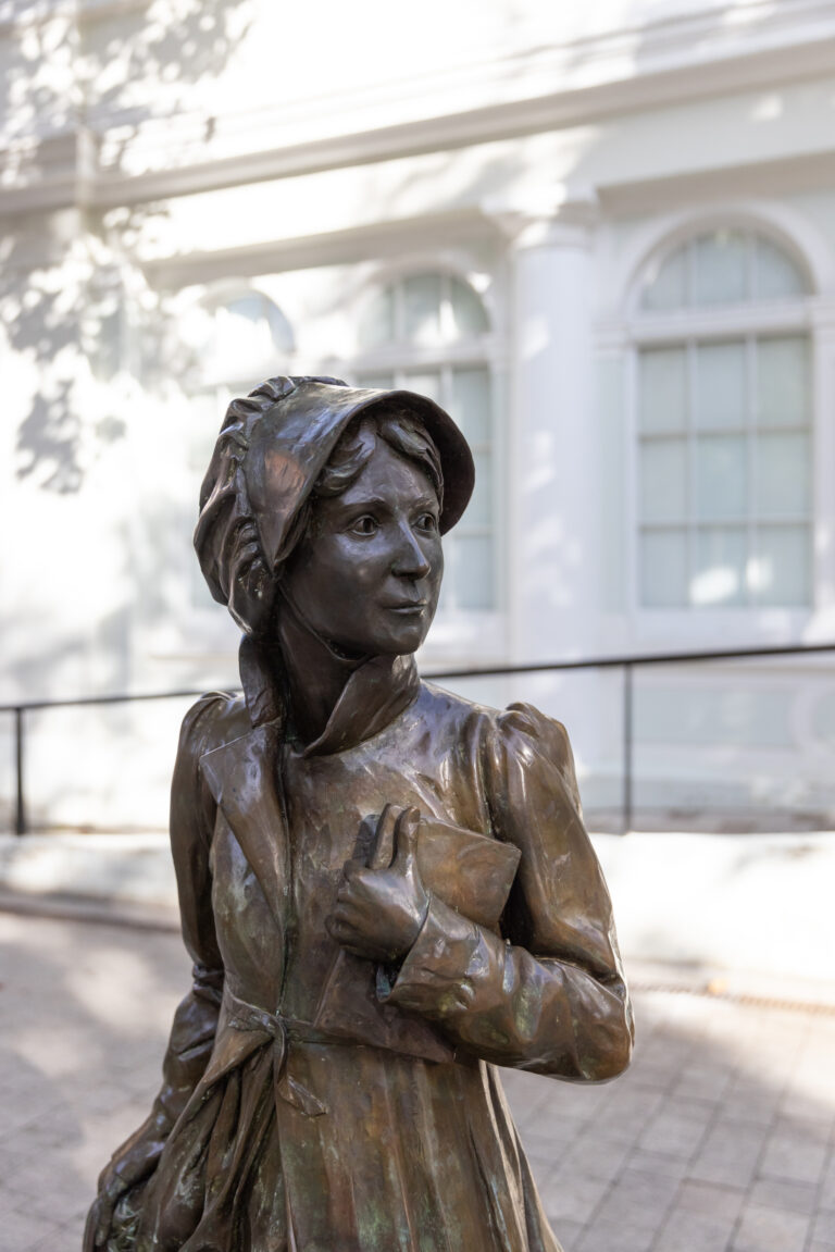 Jane Austen Statue