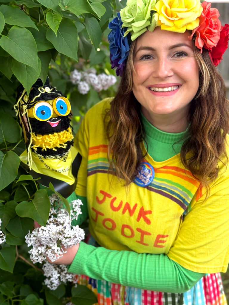 Bee Insect-AZING Junk Jodie
