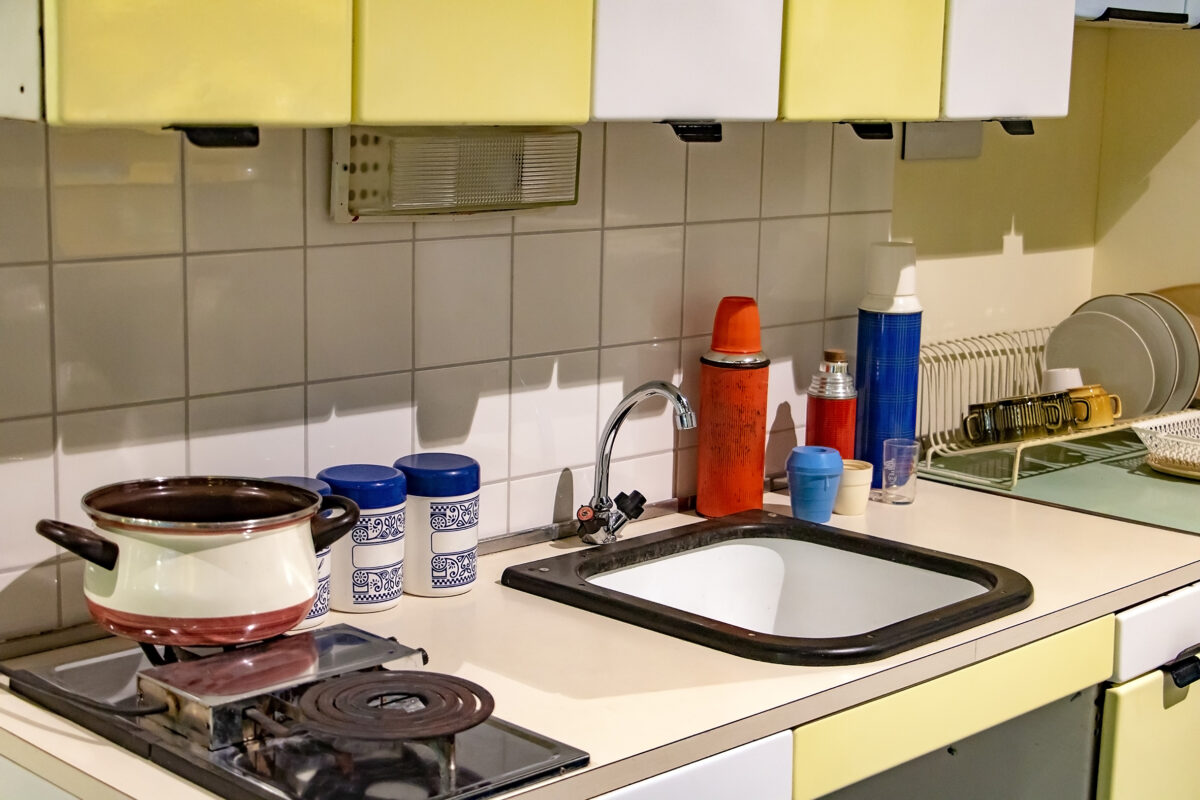 GettyImages-2210477490_retro-kitchen-1200x800.jpg