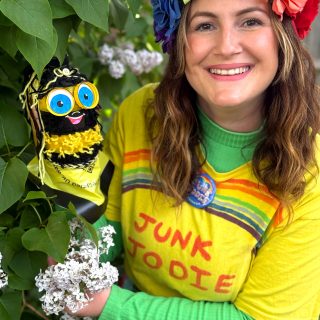 Bee Insect-AZING Junk Jodie